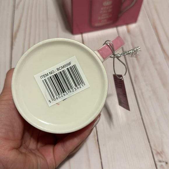 Keep calm and carry on shopping pink and white mug - Picture 5 of 5